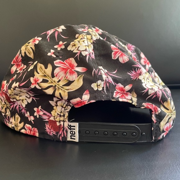 Neff hat - Picture 2 of 5